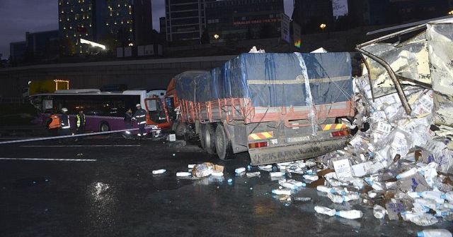 Sarıyer&#039;de zincirleme trafik kazası, 6 yaralı