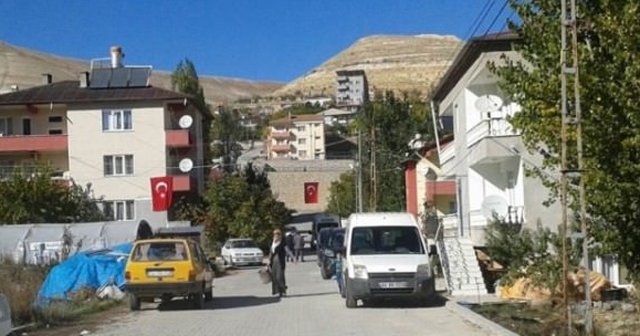 Şehit polisin baba ocağına ateş düştü