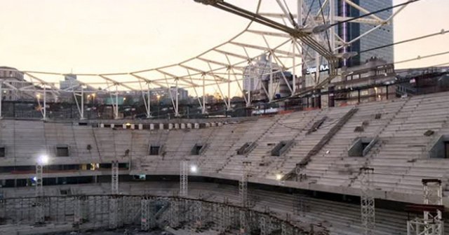 Vodafone Arena&#039;da çatı kaldırıldı