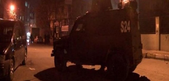 Bağcılar&#039;da polis aracına silahlı saldırı