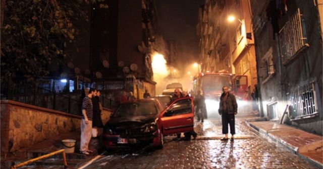 Beyoğlu’nda 5 araç kundaklandı