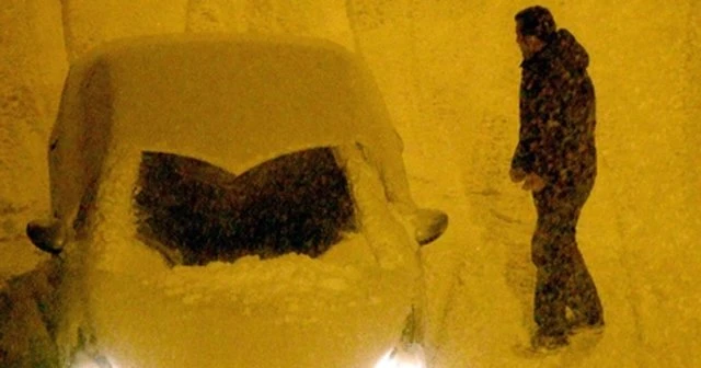 Binlerce köy yolunu kar ulaşıma kapattı