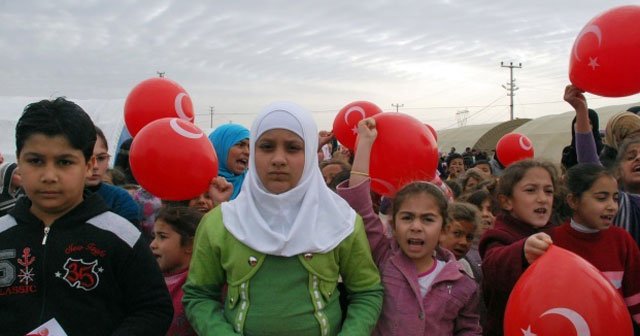 Çadır kentte kalan 230 çocuğa yardım