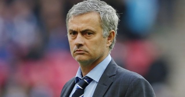 Chelsea&#039;de Mourinho&#039;nun geleceği masaya yatırılıyor