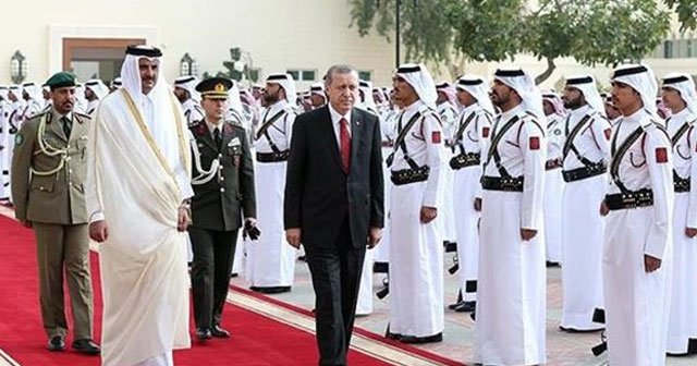 Cumhurbaşkanı Erdoğan Katar&#039;da resmi törenle karşılandı