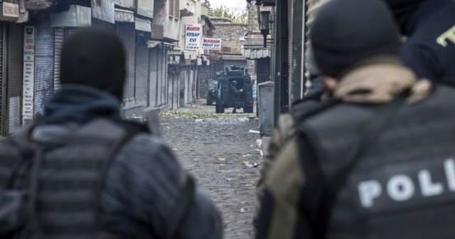 Diyarbakır&#039;da çatışma, 4 polis yaralı!