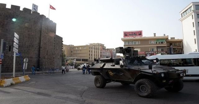 Diyarbakır&#039;da polise ateş açan kadın öldürüldü