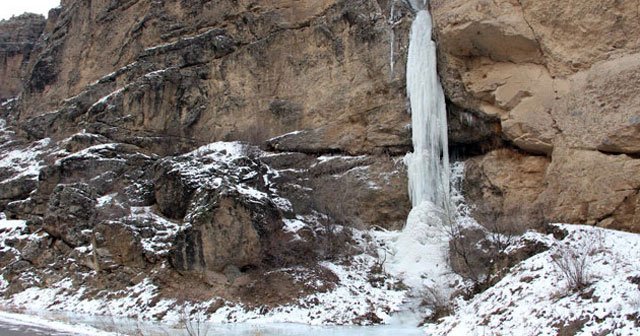 Erzurum&#039;da buzdan şelaleler oluştu