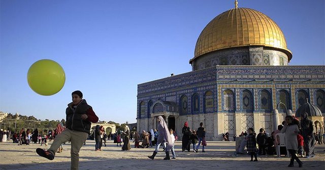 Filistinli çocuklar Mevlid Kandili coşkusunu Mescid-i Aksa&#039;da yaşadı