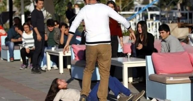 Gerçeğini aratmayan 'kadına şiddet' tatbikatı