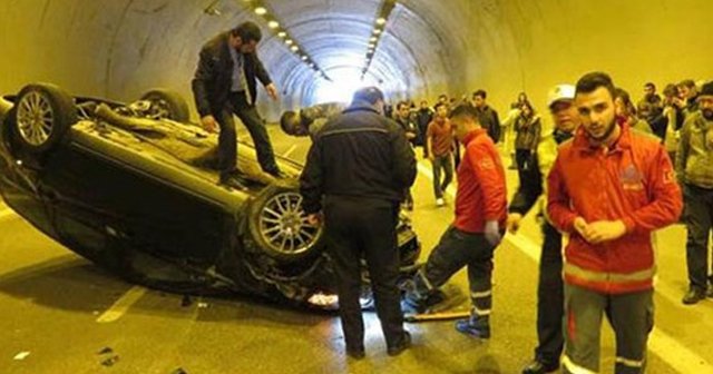 İstanbul trafiğini kitleyen kaza, 2 yaralı