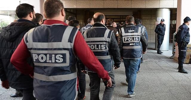 İzmir&#039;de paralel yapı operasyonu, 16 gözaltı