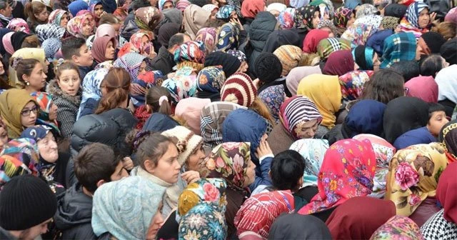 Konya'da 1 lira izdihamı