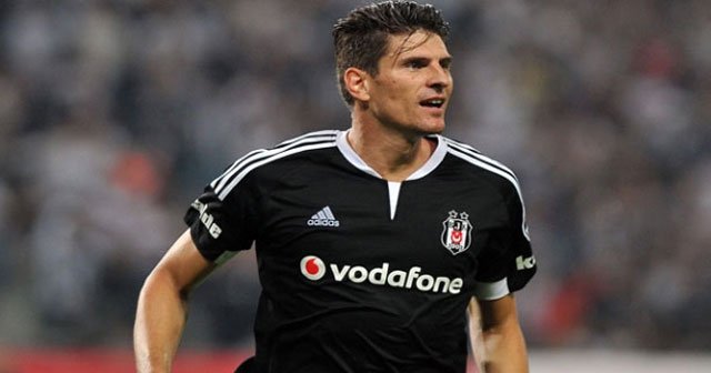 Mario Gomez RVP’yi tahtından etti