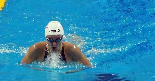 Milli yüzücü Güneş'ten bronz madalya