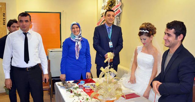 Nikah masasında işaret diliyle &#039;evet&#039;