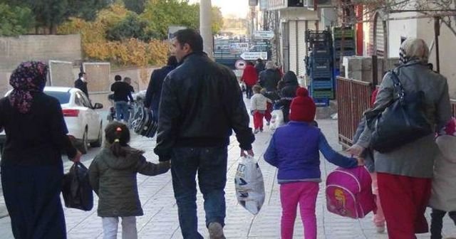 Nusaybin&#039;de halk evlerini terk ediyor