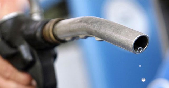 Petrol devinden benzine yüzde 50&#039;nin üzerinde zam