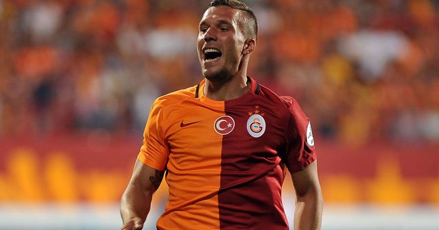 Podolski, &#039;Sahadaki herkes yüzde yüzünü verdi&#039;