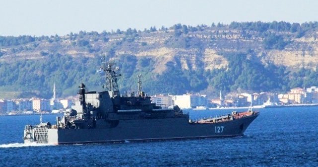 Rus savaş ve kargo gemisi Çanakkale Boğazı’ndan geçti