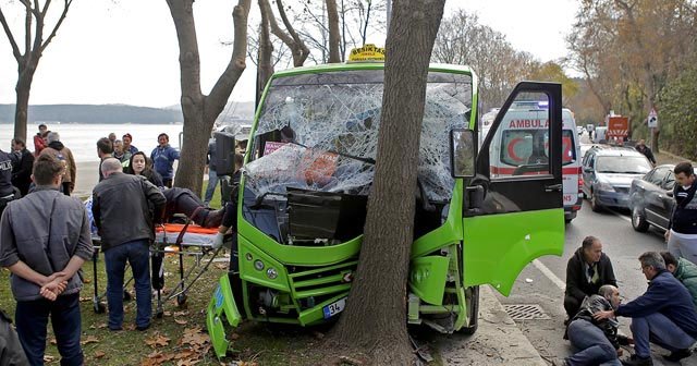 Sarıyer&#039;de minibüs kazası, 5 yaralı