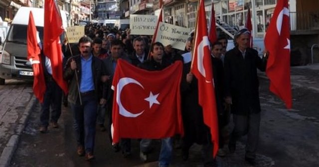 Şırnak'ta PKK'ya karşı Türk bayraklı protesto