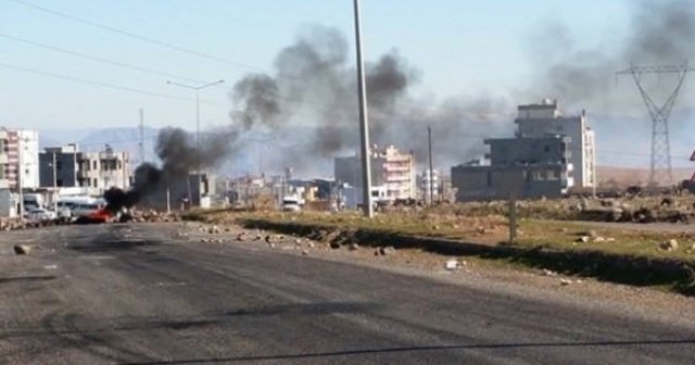 Şırnak’ta yol kapatan gruba müdahale