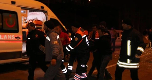 Sivas'ta kamyonet devrildi, 4 yaralı