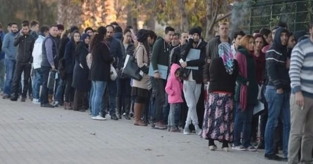 Son gün kuyruğu! 300 metreyi buldu