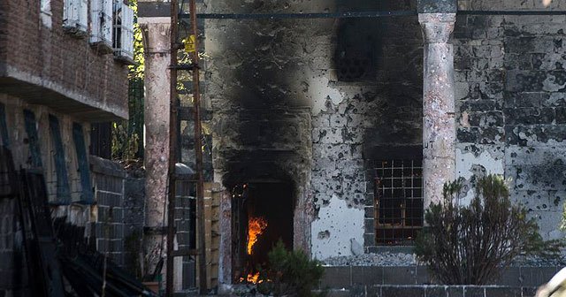 Sur&#039;daki tarihi camiye terör saldırısı