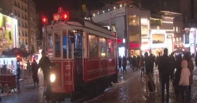 Taksim beyaza büründü