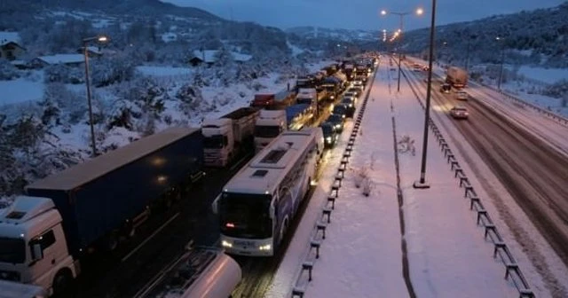 TEM otoyolu ulaşıma kapandı