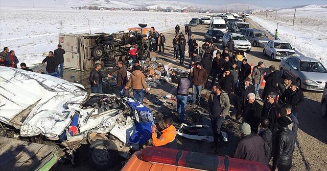 Van&#039;da trafik kazası, 11 ölü, 4 yaralı