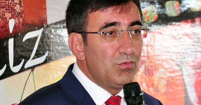 Yılmaz, &#039;Depremle yaşamayı öğrenmemiz lazım&#039;