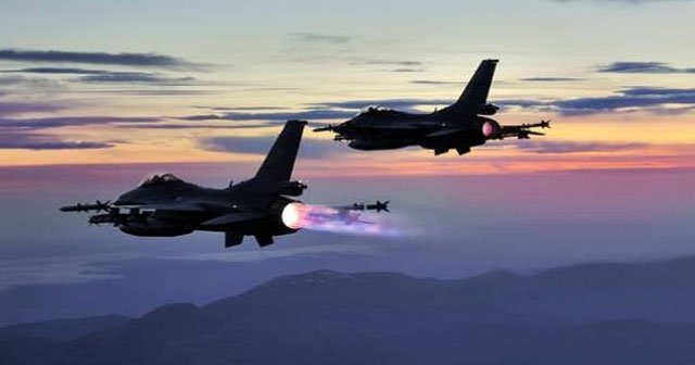 6 F-16 ile devriye uçuşu