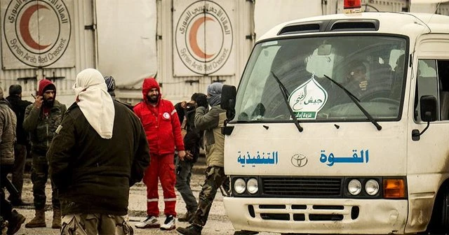 Açlık ablukasındaki Madaya'ya 4 kamyon insani yardım ulaştı