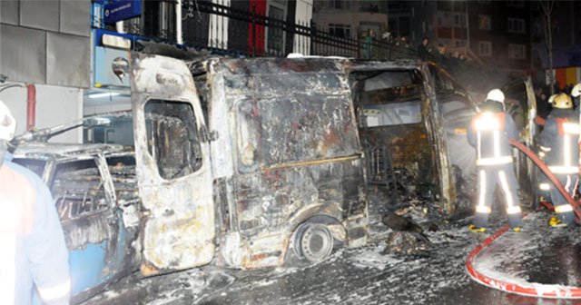 Kâğıthane’de ambulans, alev alev yandı