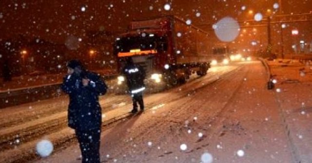 Ankara'da kar yağışı başladı