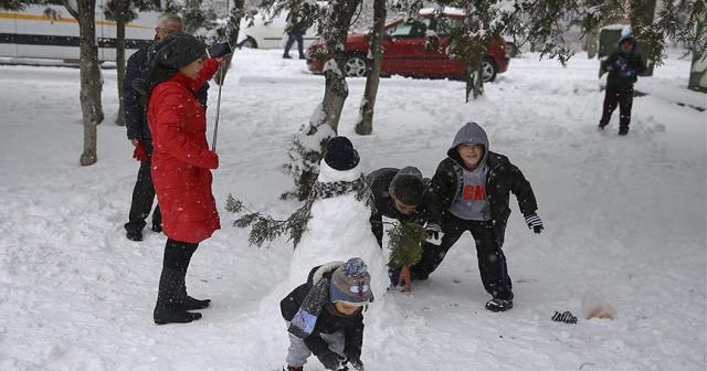 Ankara&#039;da okullar bugün de tatil