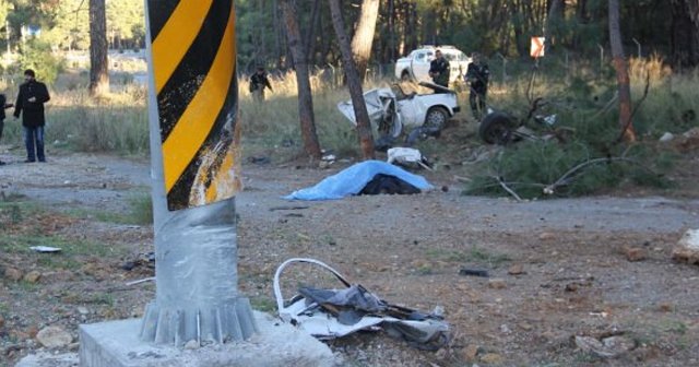 Antalya&#039;da trafik kazası, 2 ölü, 3 yaralı