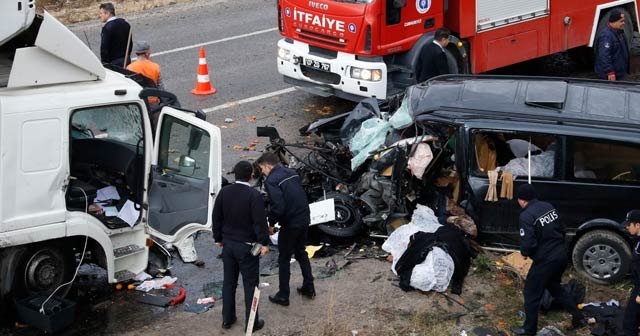 Antalya’da trafik kazası, 3 ölü