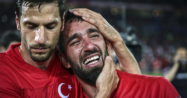 Arda Turan'dan fotoğrafına oy verenlere teşekkür