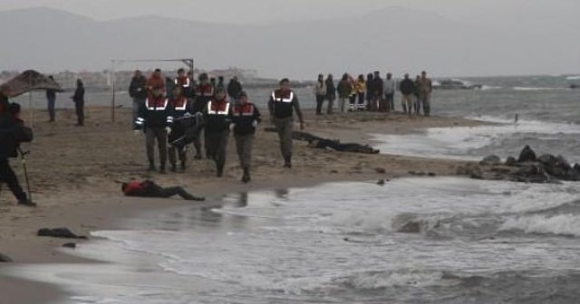 Ayvalık&#039;ta sahilde iki erkek cesedi bulundu