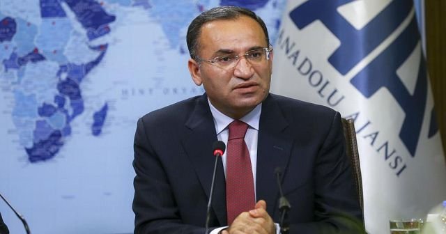 Bekir Bozdağ&#039;dan akademisyenlere tepki