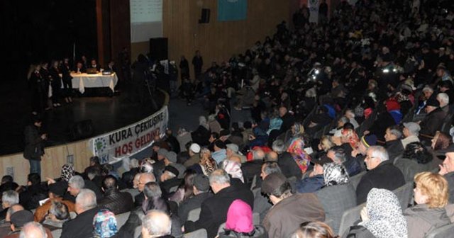 Bursa&#039;da konut izdihamı, 12 bin kişi başvurdu