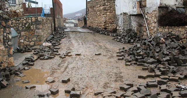 Dargeçit harabeye döndü