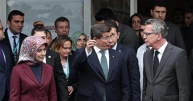 Davutoğlu, Sultanahmet'teki saldırıda yaralananları ziyaret etti