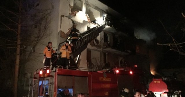 Diyarbakır&#039;da eş zamanlı terör saldırısı, 4 ölü, 26 yaralı