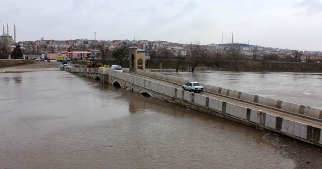 Edirne&#039;de sel kapıya dayandı