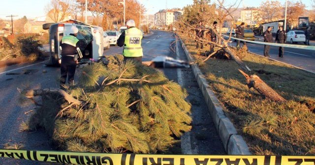 Elazığ'da İşçi servisi kaza yaptı, 2 ölü, 3 yaralı